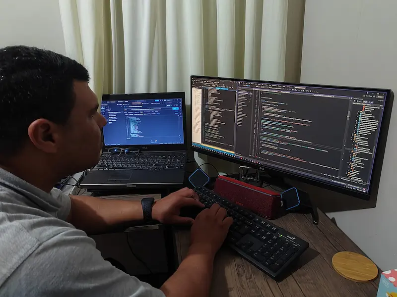 Workspace de desarrollo - Pantallas con código